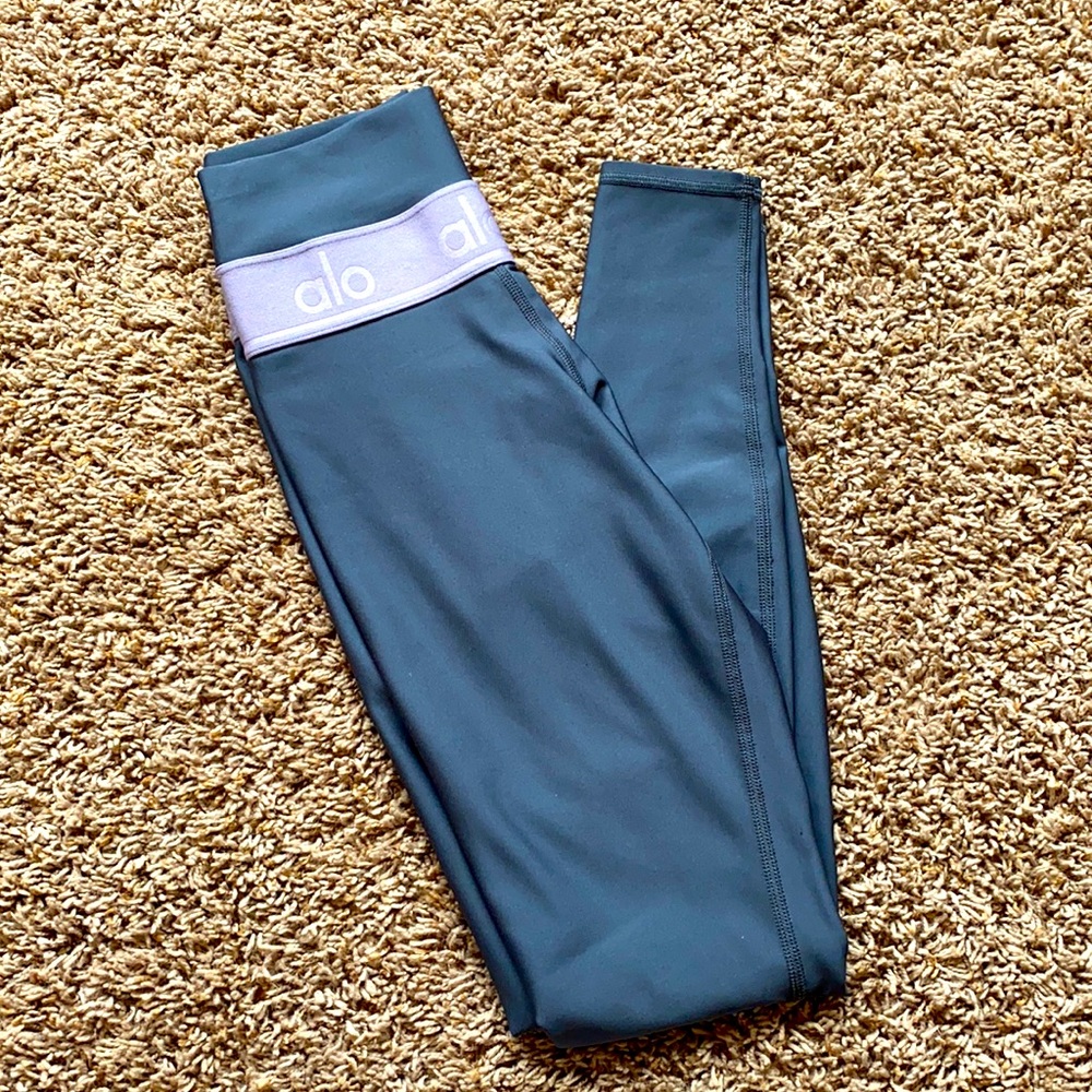 Never worn ALO YOGA leggings; Size XS